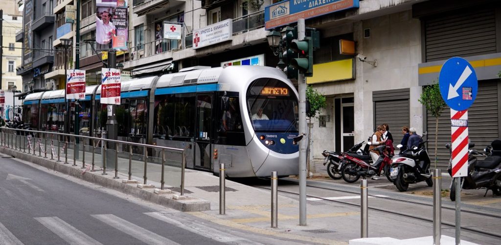 Χειρόφρενο για 4 ώρες θα τραβήξουν την Πέμπτη τραμ και τρένα