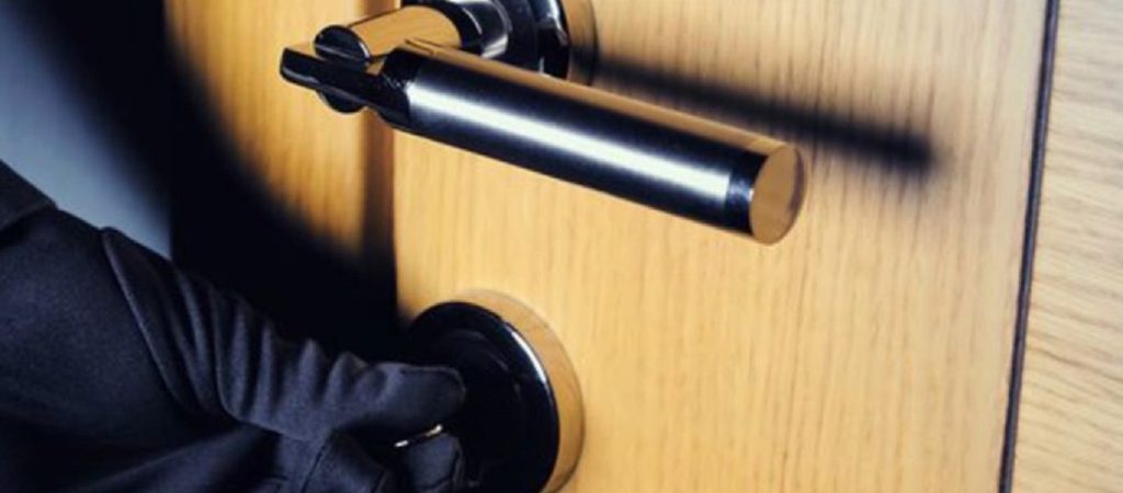 Μυτιλήνη: Ο διαρρήκτης χτυπάει πάντα δύο φορές – Έφερε και… ενισχύσεις