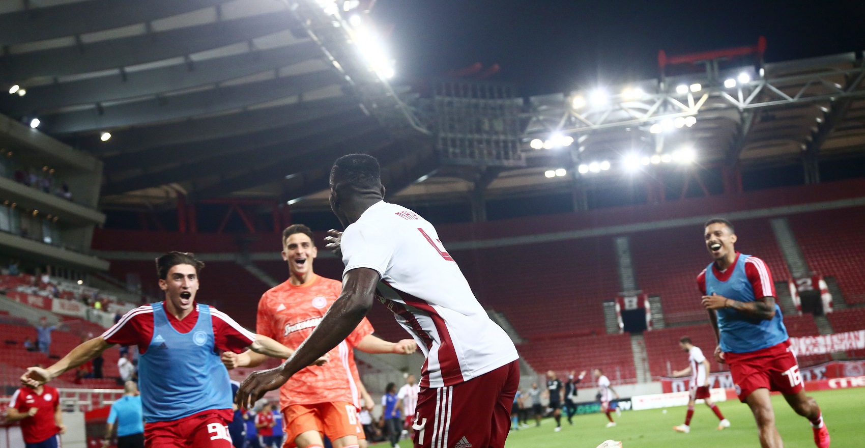 Στον τελικό Κυπέλλου ο Ολυμπιακός – Κέρδισε (2-0) τον ΠΑΟΚ