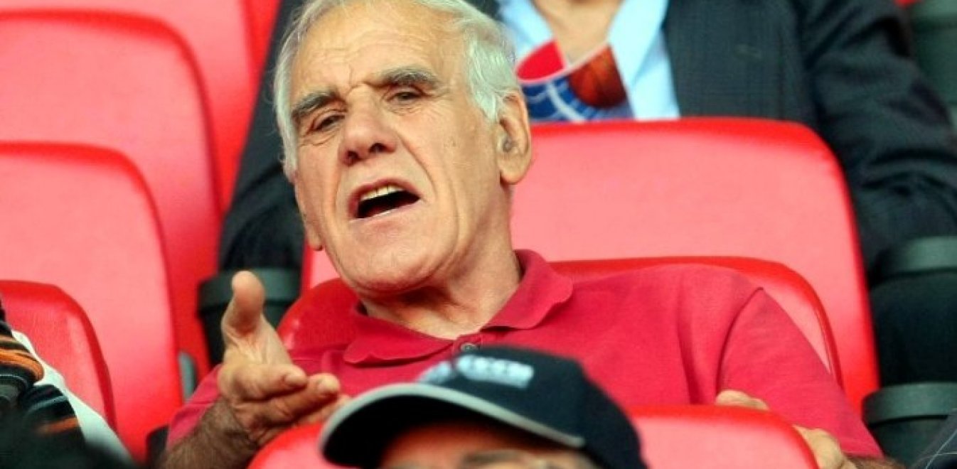 Νίκος Αλέφαντος: Ο «άρχοντας» του ποδοσφαίρου με τα 51 χρόνια στους πάγκους (βίντεο)