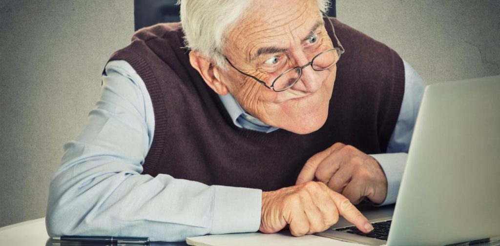 Ηλικιωμένοι και διαδίκτυο: Μόνο 3 στους 10 το «κατέχουν»