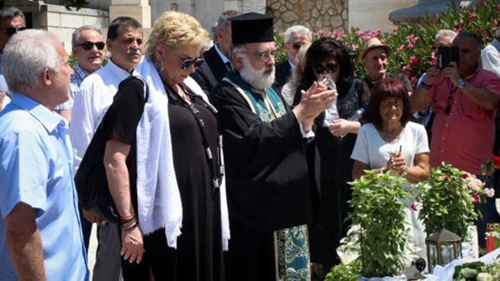 Η νέα εμφάνιση της Δήμητρας Λιάνη στο τρισάγιο του Α.Παπανδρέου (φωτό)