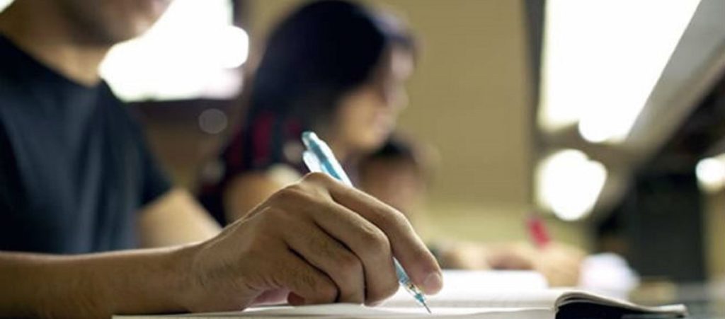 Γέλασαν και τα «τούβλα» – Η ατάκα μαθητή για τα θέματα στην Άλγεβρα (βίντεο)