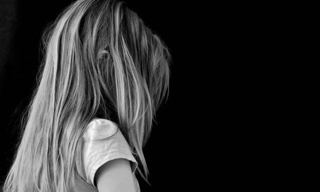 Μητέρα 9χρονης στην Ρόδο: «Δεν έχω δουλειά – Τώρα θα τρώμε πέτρες» – Οι απαγορεύσεις του κορωνοϊού έφεραν την καταστροφή