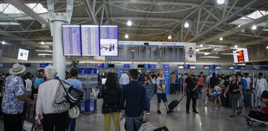 «Μπλόκο» σε ορισμένους τουρίστες εξετάζει η ΕΕ – Τι αφορά η «αρχή της αναλογικότητας»