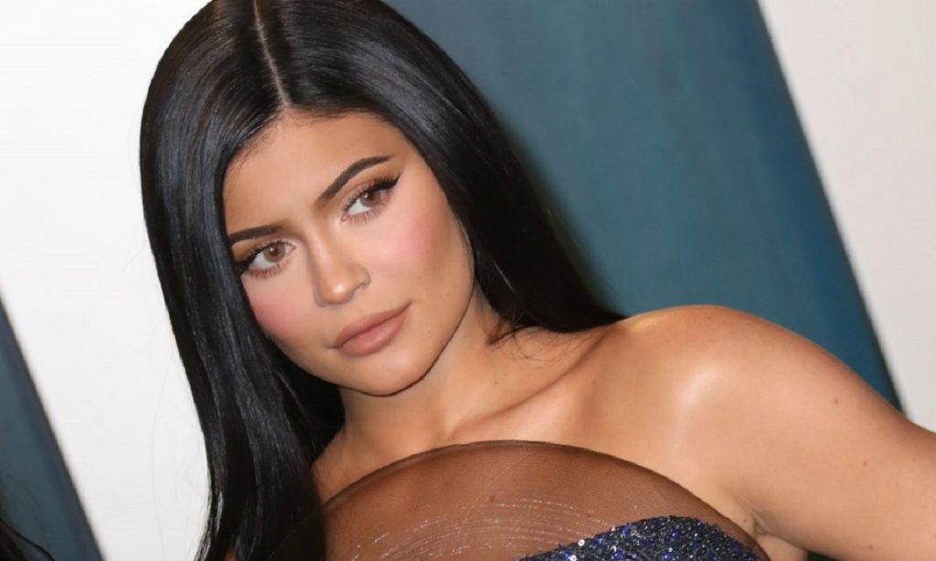 Κάιλι Τζένερ: Το νέο της λουκ που εντυπωσίασε τον NBAer Ντάμιαν Λίλαρντ