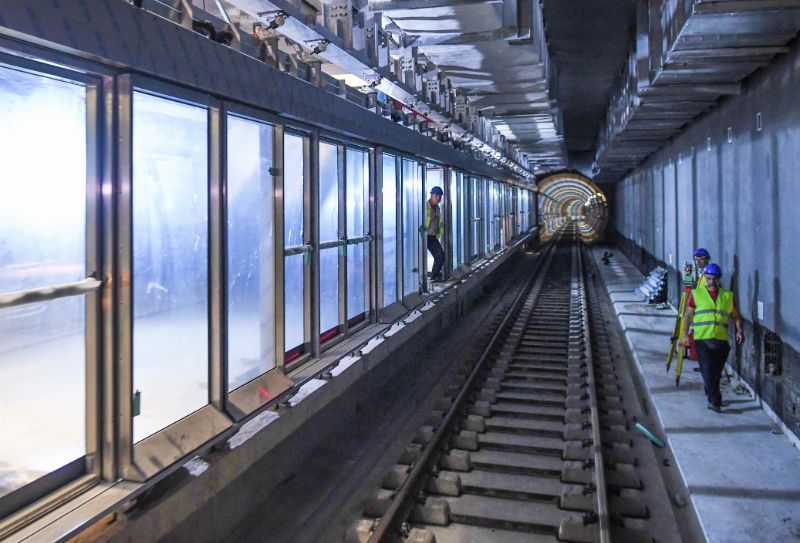 Δείτε εικόνες από τις σήραγγες του μετρό Θεσσαλονίκης – Η επιθεώρηση εργασιών του ΓΓ Υποδομών (βίντεο-φωτο)