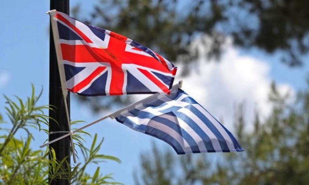 Βρετανία: «Οι Άγγλοι τουρίστες θα μπορούν να κάνουν διακοπές στην Ελλάδα»