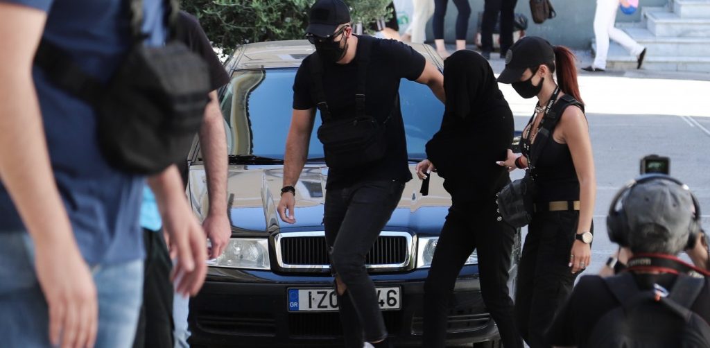 «Συγκατοίκηση» του… τρόμου: Πρόσωπο με πρόσωπο η γυναίκα-βιτριόλι με την απαγωγέα της Μαρκέλλας στις φυλακές της Θήβας