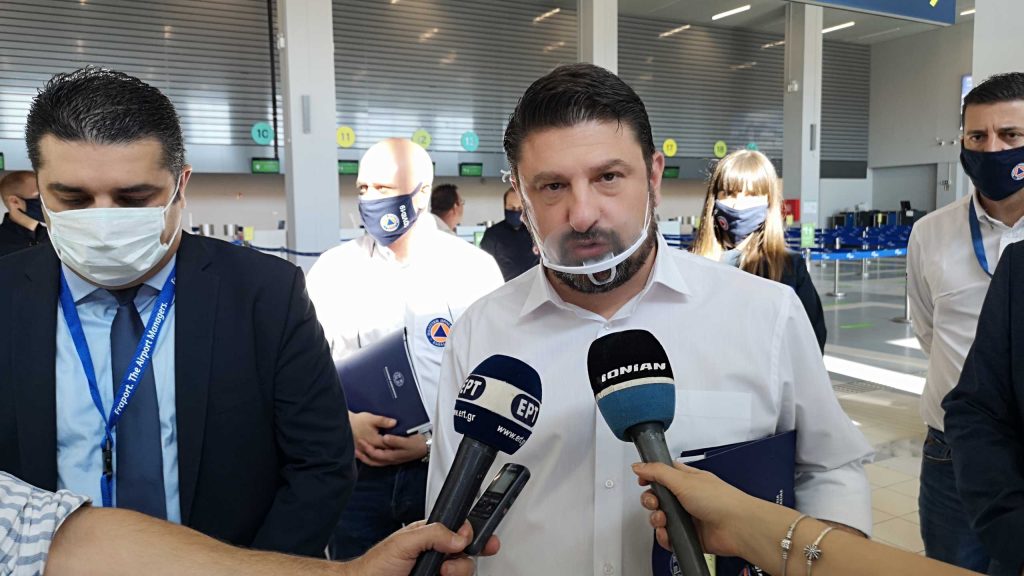 Νέα, μοδάτη μάσκα υιοθέτησε ο Ν.Χαρδαλιάς με δείκτη προστασίας… -10! (φωτό)