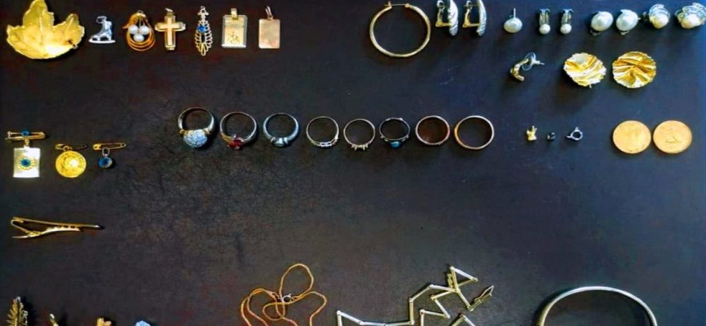 Ρομά έκρυβαν τα κλοπιμαία σε ταμπλό νοικιασμένου αυτοκινήτου