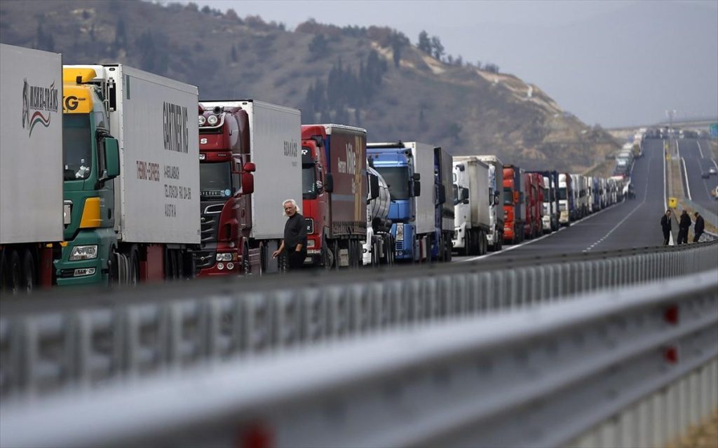 «Πανικός» στον Προμαχώνα: Ουρά τριών χιλιομέτρων στο τελωνείο – Ταλαιπωρία για τους οδηγούς