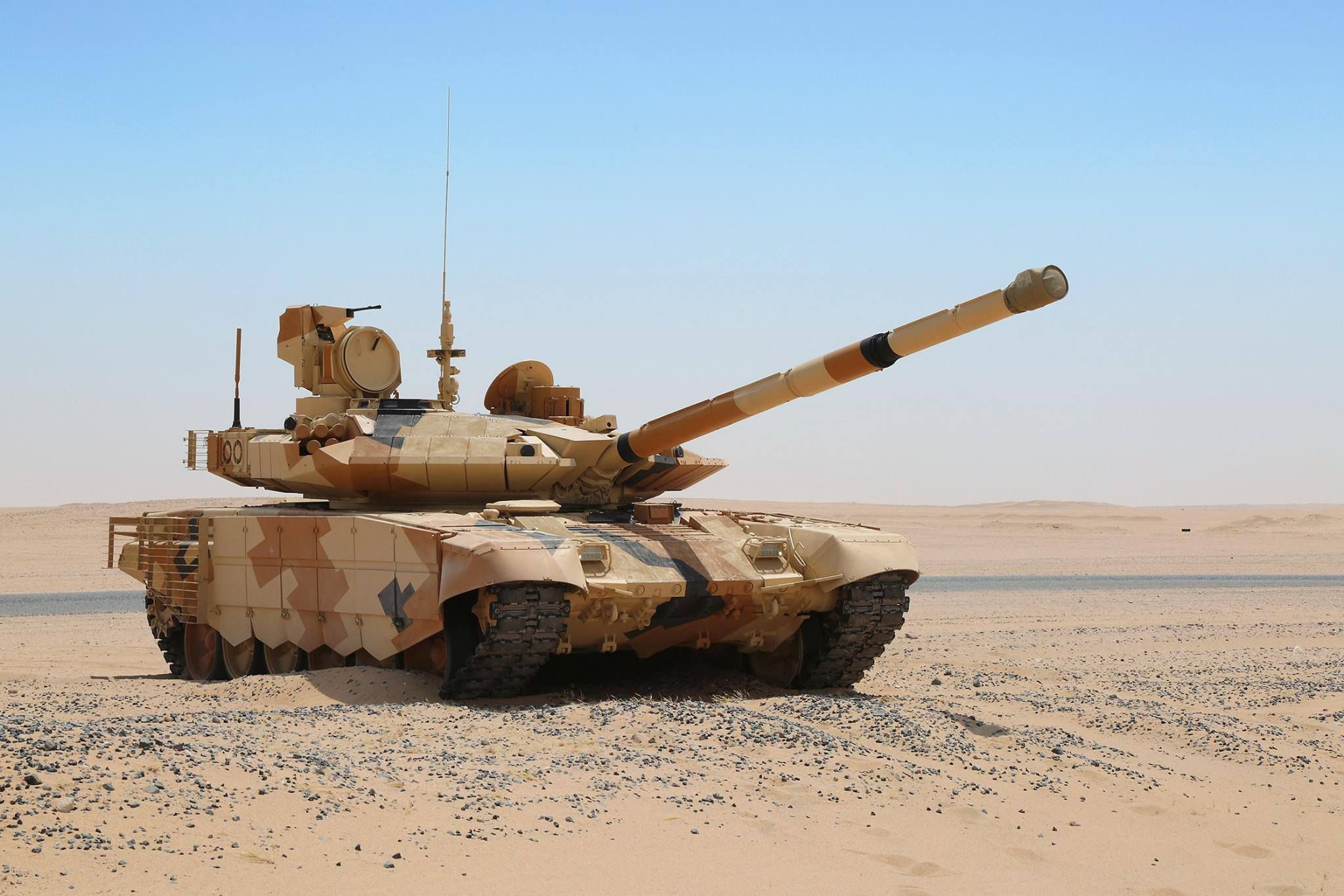 Η Αίγυπτος αγοράζει 500 νέα άρματα μάχης T-90MS από την Ρωσία για να αντιμετωπίσει την Τουρκία στην Λιβύη (βίντεο)
