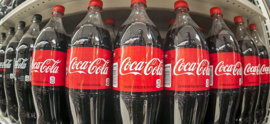 «Παύση» στις διαφημίσεις της Coca Cola μέσω social media