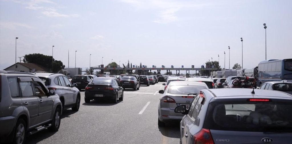 Θεσσαλονίκη: Απίστευτη κίνηση στους δρόμους προς Χαλκιδική