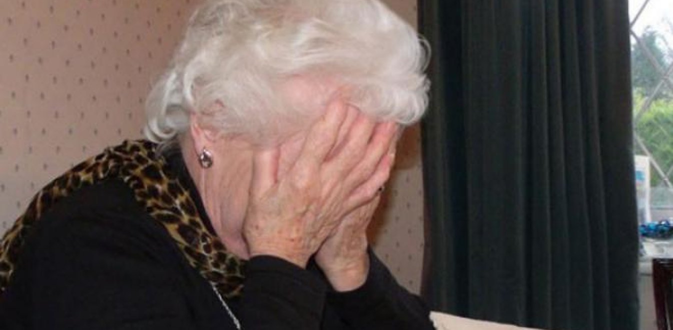 Ν.Σμύρνη: Αδίστακτοι κακοποιοί «ξάφρισαν» ηλικιωμένη – Της πήραν πάνω από 170.000 ευρώ, χρυσά κοσμήματα και λίρες