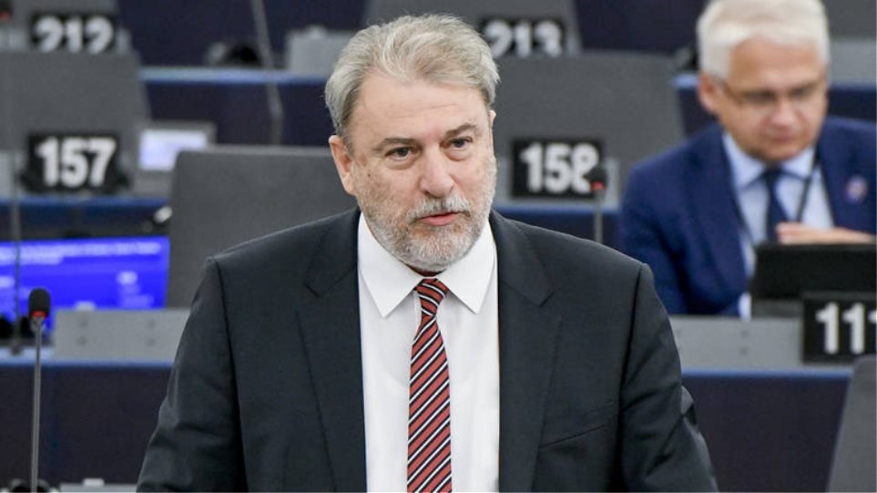 Νότης Μαριάς στο RIA Novosti: «Δούρειος ίππος το Ταμείο Ανάπτυξης»