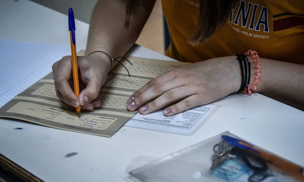 Πανελλαδικές 2020: Διπλή τάση στις βάσεις – Τι δείχνουν τα στοιχεία από τα βαθμολογικά κέντρα