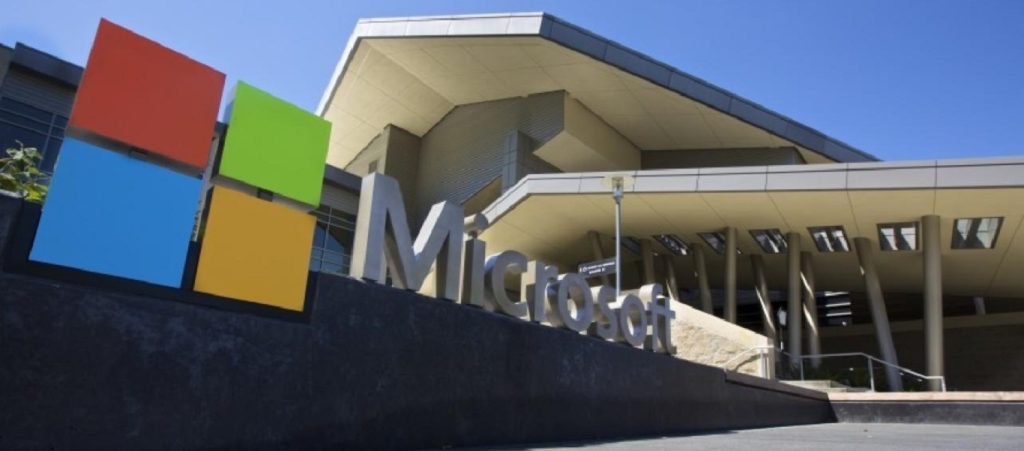 Microsoft: Κλείνει όλα τα καταστήματά της αλλά δεν απολύει κανέναν