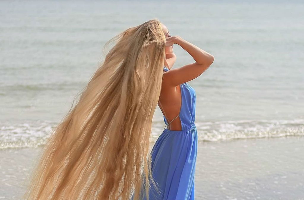 Η 34χρονη «Ραπουνζέλ» που τα μαλλιά της ξεπερνούν το 1,5 μέτρο – Έχει να πάει κομμωτήριο πέντε χρόνια (φωτο)