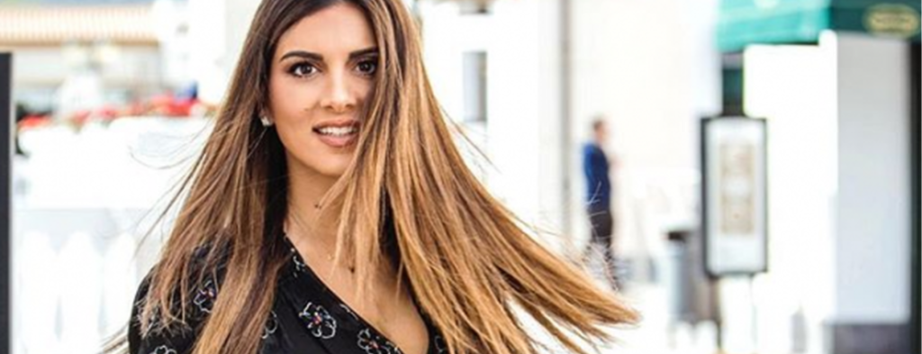 Η Σταματίνα Τσιμτσιλή ποζάρει με το πολύχρωμο μπικίνι της και μας δείχνει το καλλίγραμμο κορμί της (φωτο)