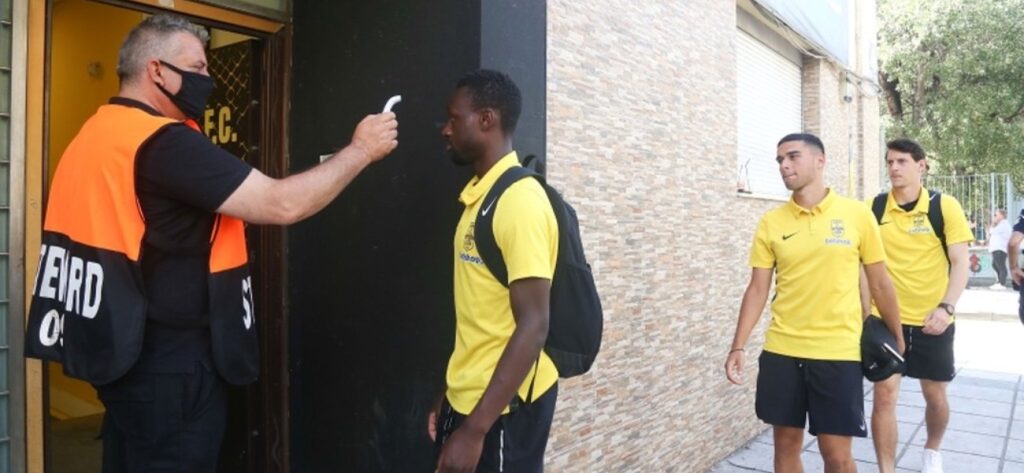 Απρόοπτο στο «Κλ. Βικελίδης» πριν την σέντρα – Λιποθύμησε υπάλληλος από τη ζέστη