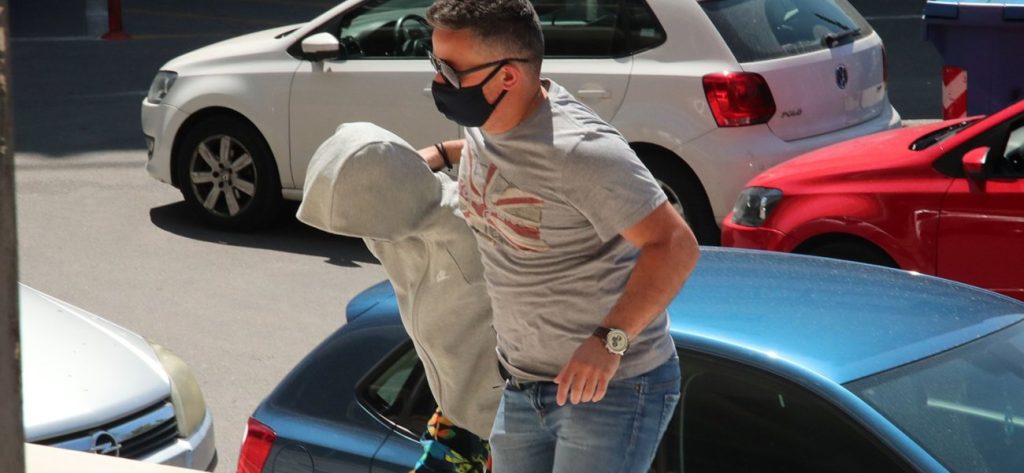 Δικηγόρος «κοκκινομάλλας»  για το δώρο στην Μαρκέλλα: «Η αυθόρμητη χειρονομία ερμηνεύεται εσφαλμένα»