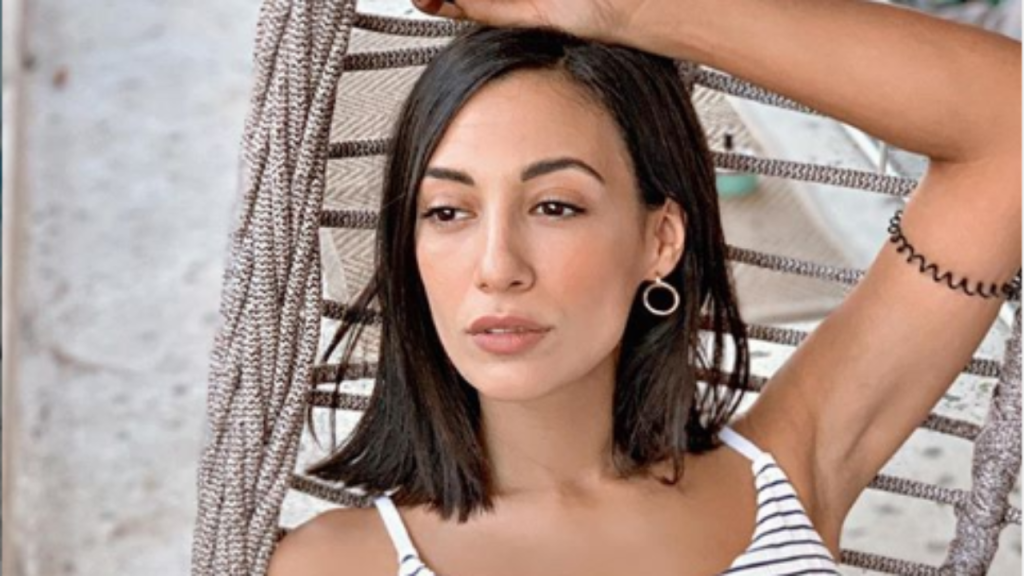 Η Ευγενία Σαμαρά… ζεστάθηκε και ξεκίνησε τις βουτιές – «Αναστάτωσε» με το μπικίνι της (φώτο)