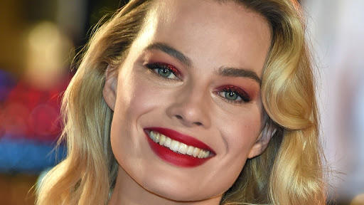 Η Margot Robbie ετοιμάζεται να γίνει ο θηλυκός Jack Sparrow