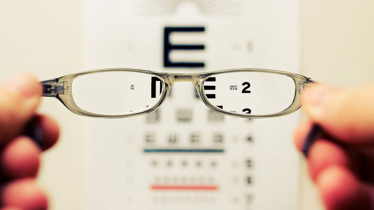 Ερευνητές υποστηρίζουν ότι όσοι φορούν γυαλιά μυωπίας είναι εξυπνότεροι από εκείνους που έχουν τέλεια όραση