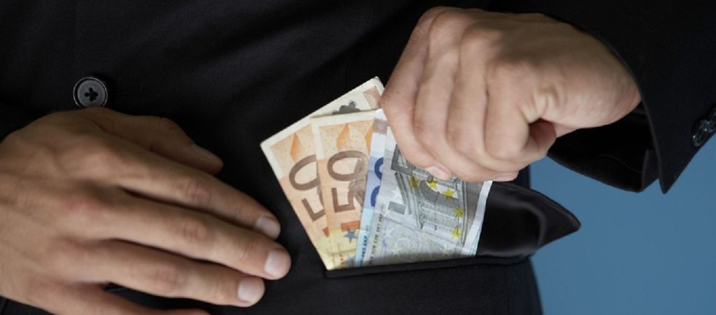 Έπεσε στην παγίδα: Η «λάθος» κατάθεση πελάτη στοίχισε ακριβά σε επιχειρηματία