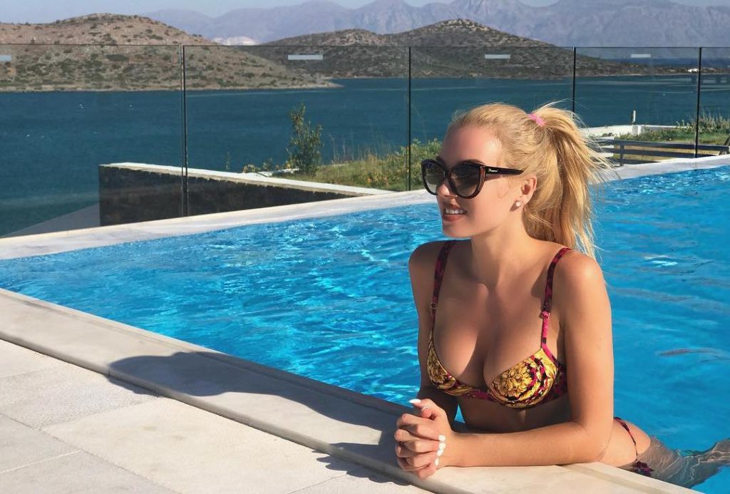 Επιτέλους η Τζούλια Νόβα λύνει το «μυστήριο»: «Χωρίσαμε γιατί δεν με άφηνε να βγαίνω» (βίντεο)