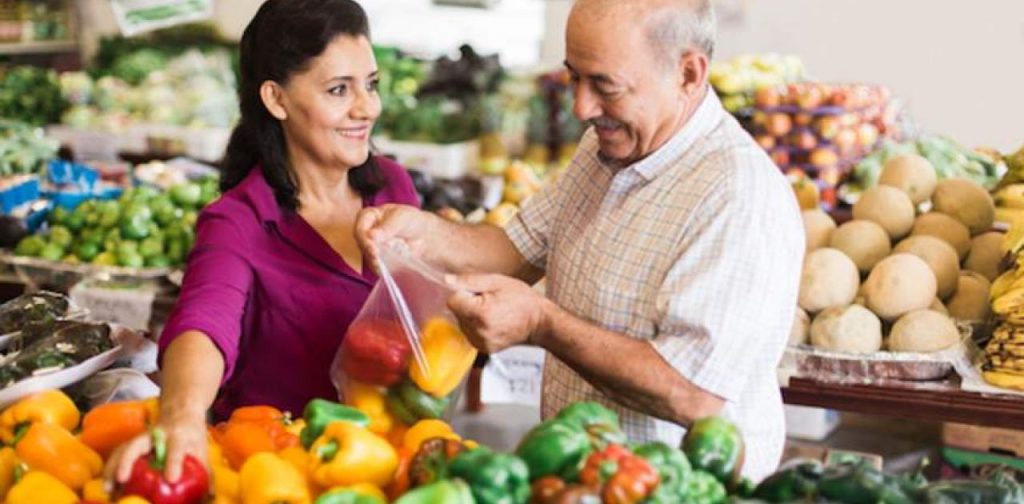 Είστε άνω των 50; – Δείτε τι πρέπει να τρώτε και τι όχι