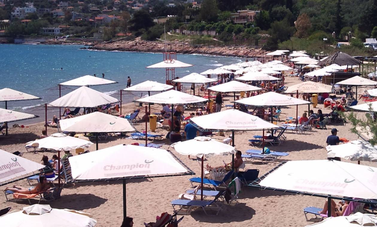 Ο ορισμός της υπερβολής: «Λουκέτο» σε παραλία στο Πόρτο Ράφτη λόγω συνωστισμού – Βρέθηκαν… 16 λουόμενοι παραπάνω!