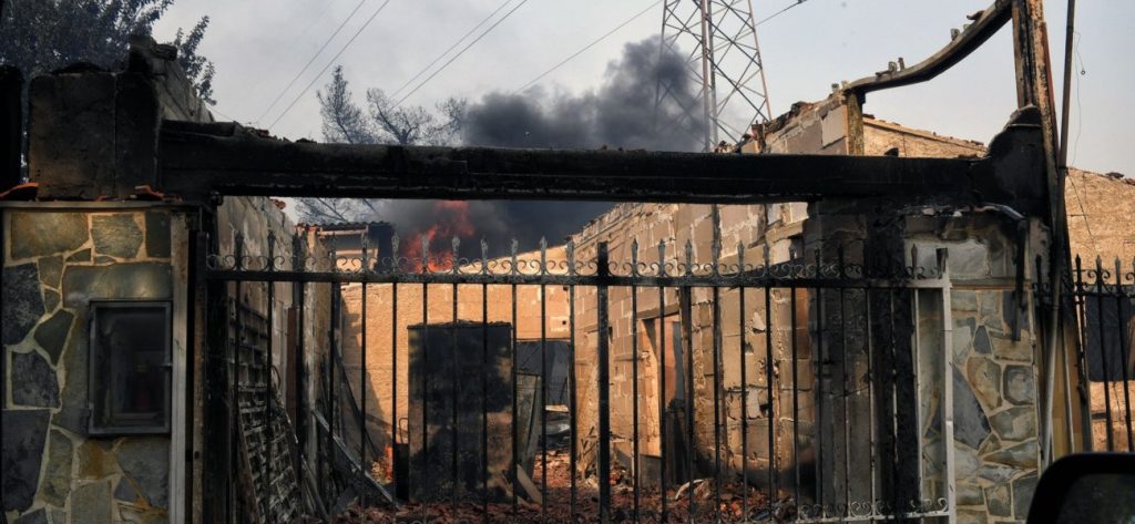 Τροπολογία στις εκκρεμείς κατεδαφίσεις κτισμάτων στο Μάτι