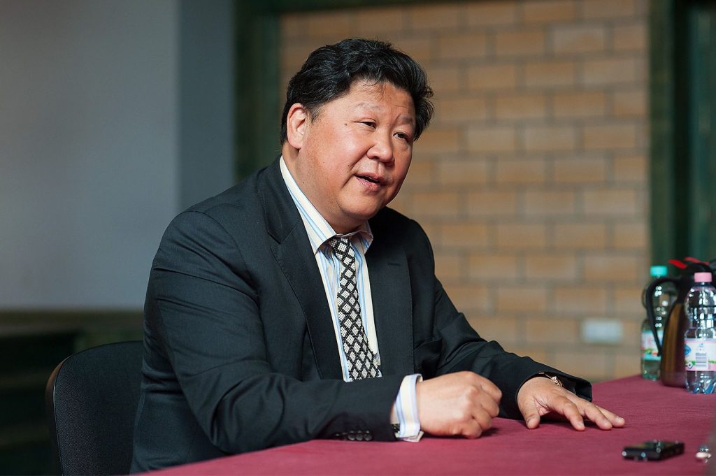 «Έφαγε μπλοκ» από το TikTok επειδή μοιάζει «σαν δυο σταγόνες νερό» με τον πρόεδρο της Κίνας (βίντεο)