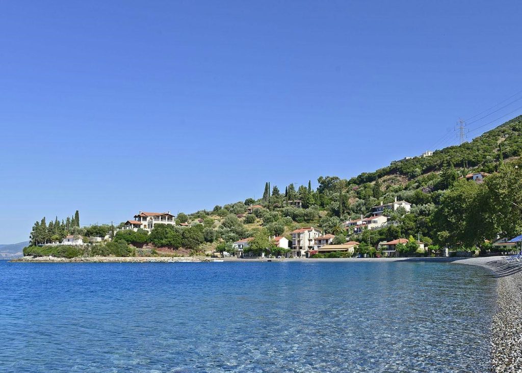 Ναυπάκτος: Επιχείρησαν να βιάσουν λουόμενη σε παραλία