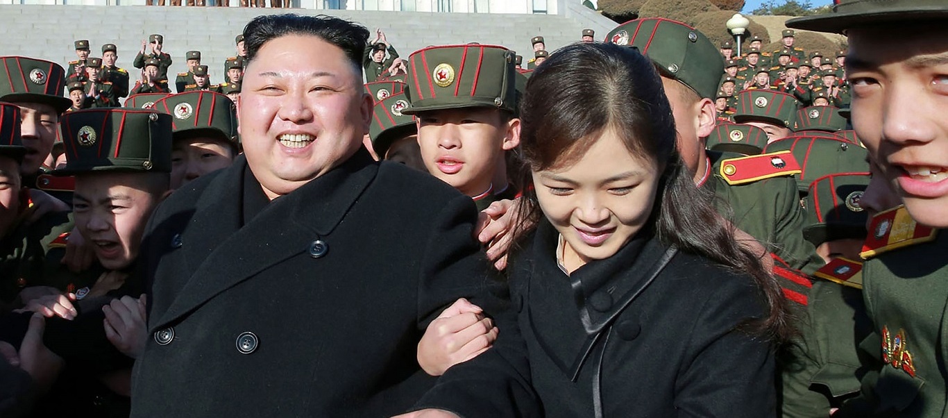 Κ. Γιονγκ Ουν: Ανατίναξε τα γραφεία της Νότιας Κορέας – Η Σεούλ δημοσίευσε «βρόμικες» φωτογραφίες της συζύγου του