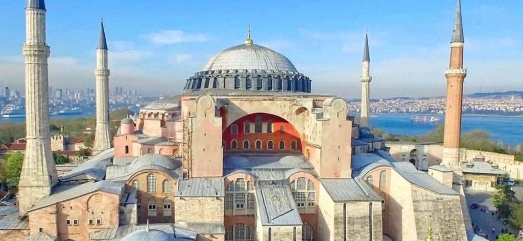 Στην αντεπίθεση η Άγκυρα κατά Πομπέο: «H Αγία Σοφιά ανήκει στην Τουρκία»