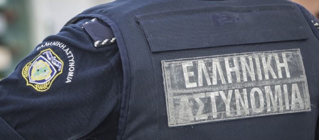 Στα χέρια της ΕΛΑΣ κύκλωμα εκβιαστών: 15 συλλήψεις – Δύο αστυνομικοί ανάμεσά τους (upd)