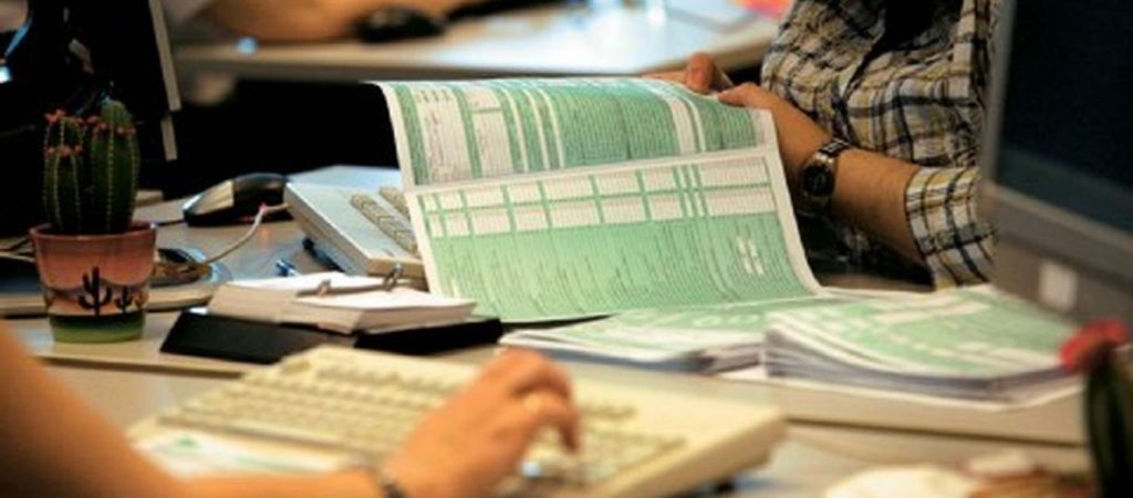 Φορολογικές δηλώσεις: Ποιοι φορολογούμενοι κινδυνεύουν με έξτρα φόρο
