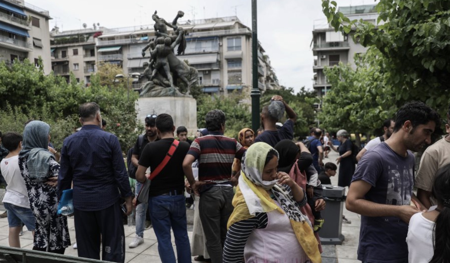 Θρασύτατος Ιρανός «πρόσφυγας» μιλά για πρώην πλατεία Βικτωρίας και βρίζει Ελληνίδα