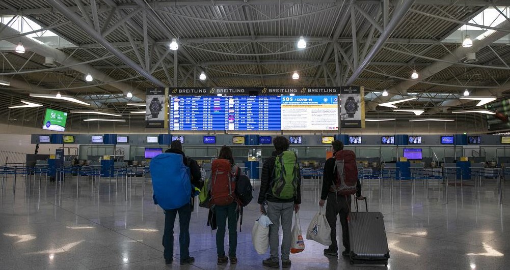 Ανατροπή: Η Βρετανία δεν επιβάλλει 14ήμερη καραντίνα στους Έλληνες