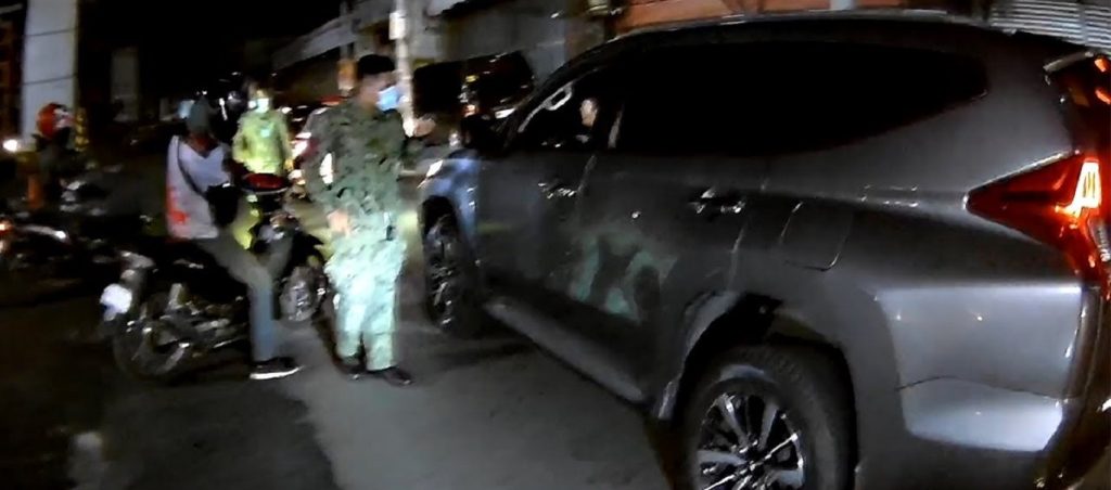 Ντελιβεράς καταδίωξε οδηγό που χτύπησε κι εγκατέλειψε ποδηλάτη (βίντεο)