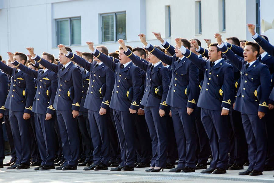 Νέοι Ανθυποσμηναγοί και ΠΑ:  Άκρως ανησυχητικά τα στοιχεία – Τι δείχνουν οι αριθμοί