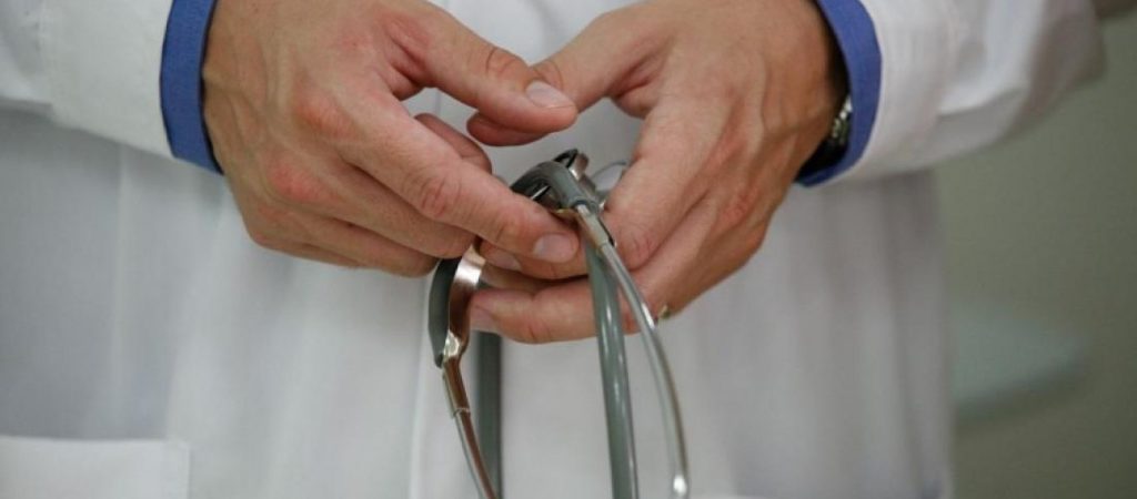 Στο «φως» νέες μαρτυρίες για τον απατεώνα «γιατρό»: «Ψάρευε» θύματα στις εντατικές των νοσοκομείων