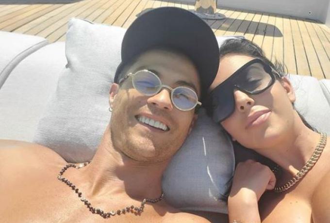 Tζορτζίνα τρέλανέ μας κι άλλο: Η σύντροφος του Κριστιάνο σε πόζα-κόλαση! (φωτο)