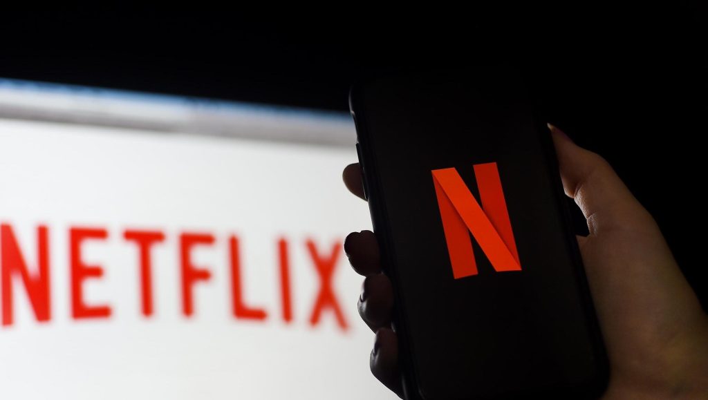 Netflix: H Ισπανική σειρά που «τα έσπασε» και πρέπει να τη δείτε (βίντεο)