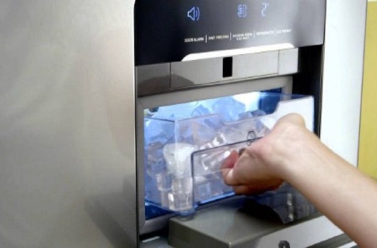 Προσοχή με τα παγάκια που φτιάχνει το ψυγείο – Τι προειδοποιούν οι επιστήμονες