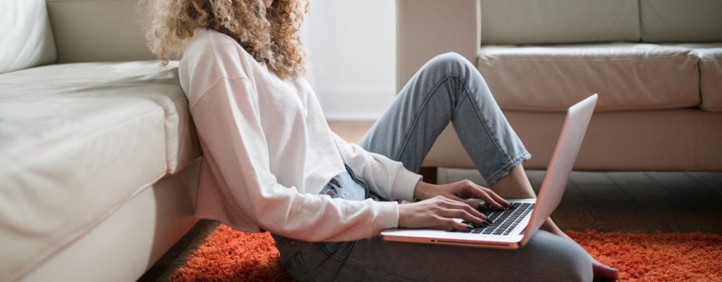 Αύξηση ωρών εργασίας για όσους δούλευαν από το σπίτι εν μέσω καραντίνας